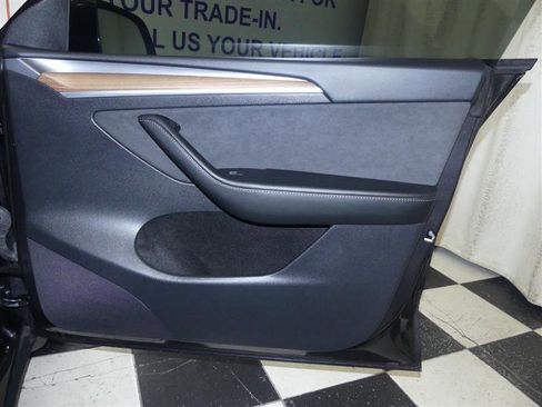 Used 2024 Tesla Model Y 2WD image 23