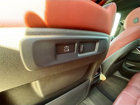 Used 2022 BMW X6 xDrive40i w/ M Sport Package image 34