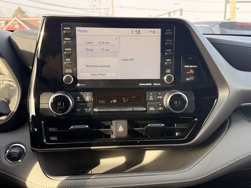 Used 2022 Toyota Highlander LE image 33