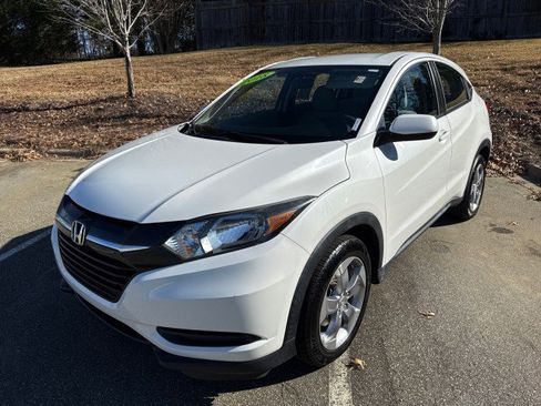 Used 2018 Honda HR-V LX image 3