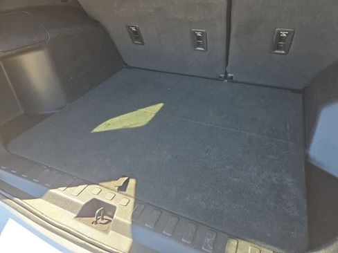 Used 2018 Chevrolet Equinox Premier image 29