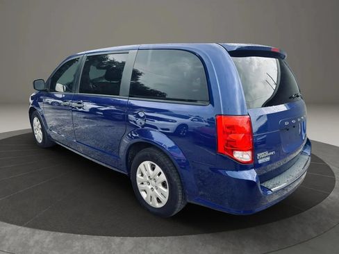 Used 2019 Dodge Grand Caravan SE w/ UConnect Hands-Free Group FWD image 3