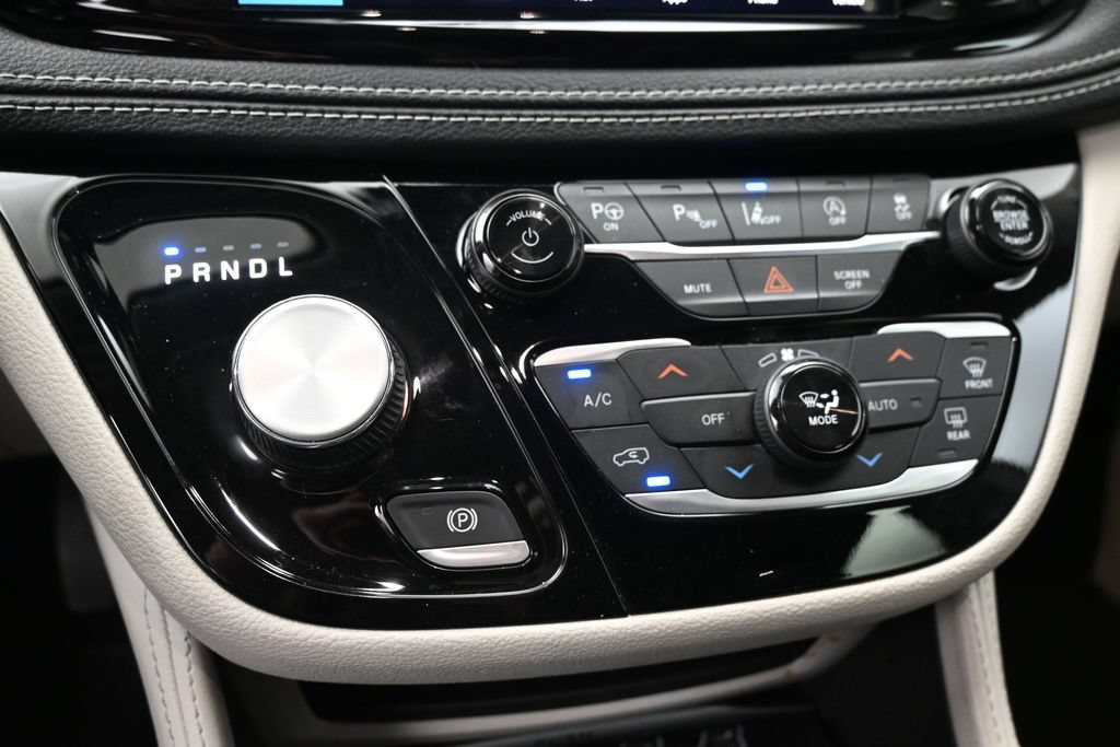Used 2022 Chrysler Pacifica Limited AWD/4WD image 8