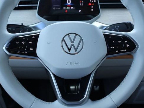 Certified 2025 Volkswagen ID. Buzz 1st Edition AWD/4WD image 21