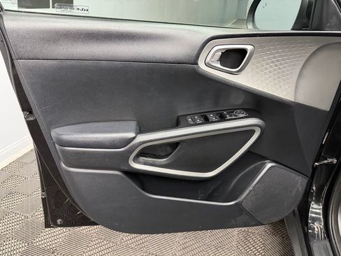 Used 2023 Kia Soul LX w/ Option Group 015 FWD image 33