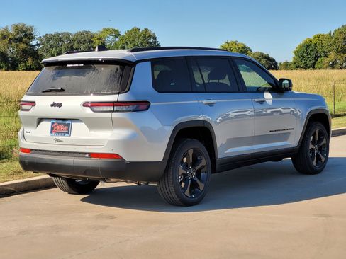New 2025 Jeep Grand Cherokee L Altitude image 3