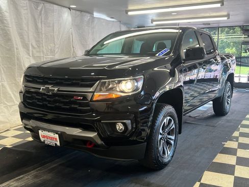 Used 2021 Chevrolet Colorado Z71 w/ Safety Package AWD/4WD image 3