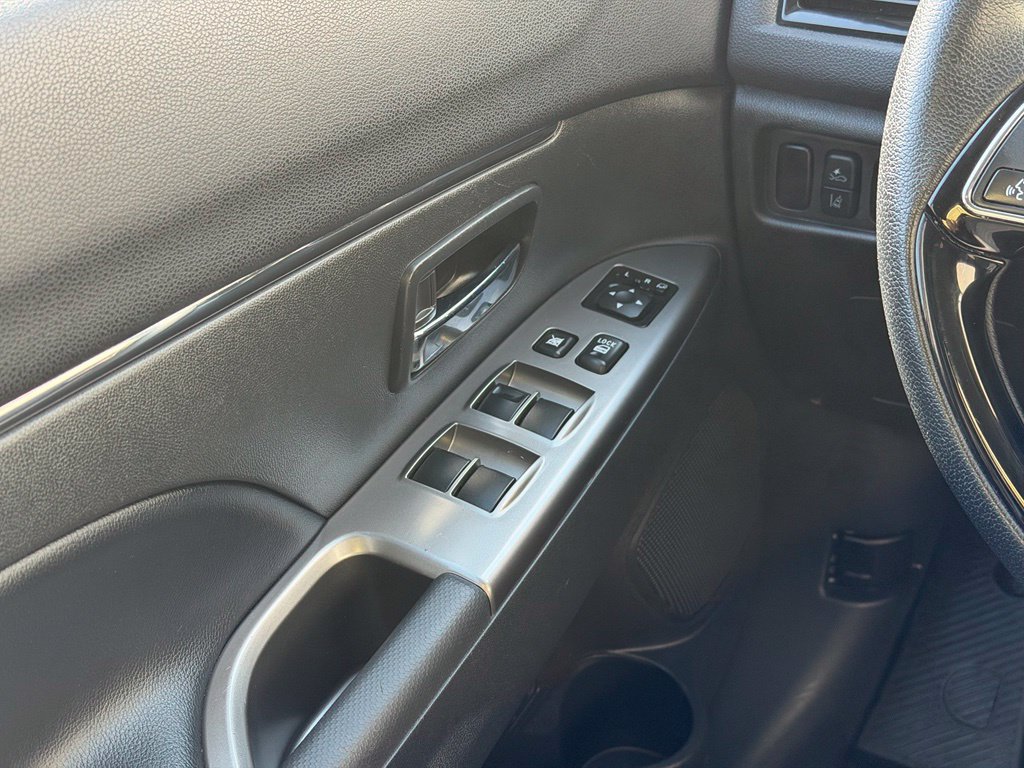 Used 2025 Mitsubishi Outlander Sport SE AWD/4WD image 8