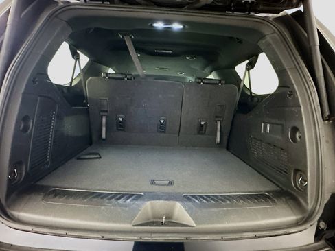 Used 2024 Chevrolet Suburban LT image 31