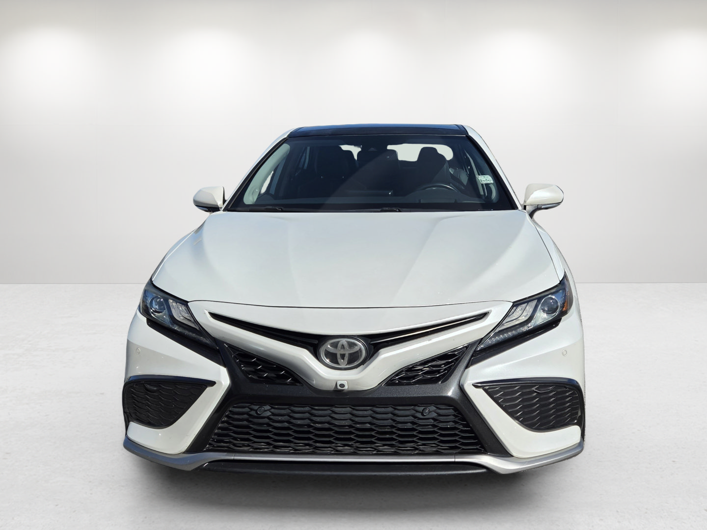 Used 2021 Toyota Camry XSE w/ Navigation Package FWD image 2