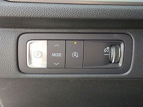 Used 2025 Chevrolet Traverse LT image 23