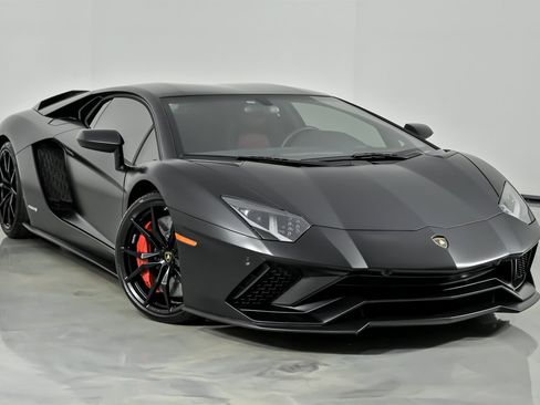 Used 2018 Lamborghini Aventador S image 3