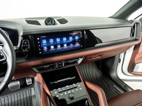 New 2026 Porsche Cayenne GTS image 13