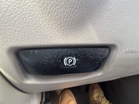 Used 2014 Mercedes-Benz E 350 4MATIC Sedan image 37