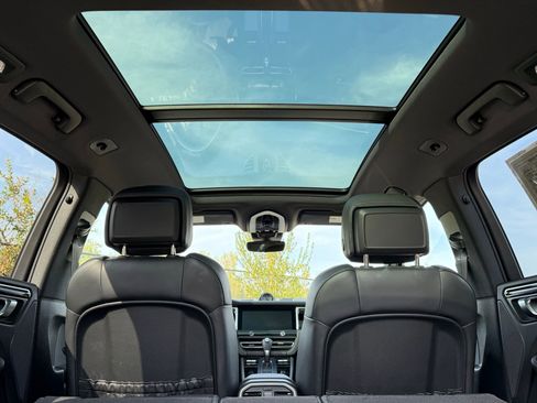 Certified 2023 Porsche Macan S image 34