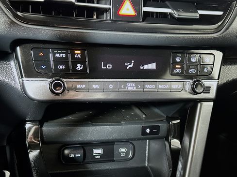 Certified 2024 Kia Seltos EX AWD/4WD image 16