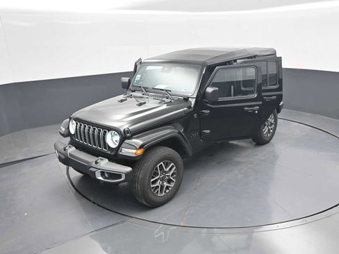 Used 2025 Jeep Wrangler Unlimited Sahara AWD/4WD image 46