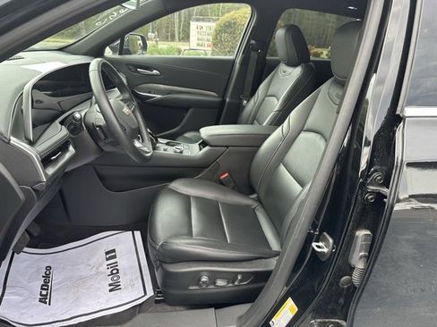 Used 2024 Cadillac XT4 Premium Luxury image 15