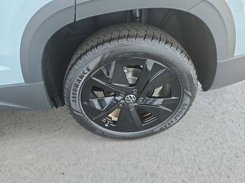 New 2026 Volkswagen Taos SE FWD image 22