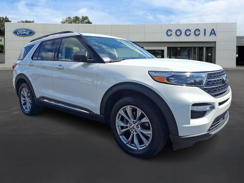 Certified 2023 Ford Explorer XLT w/ Equipment Group 202A AWD/4WD image 3