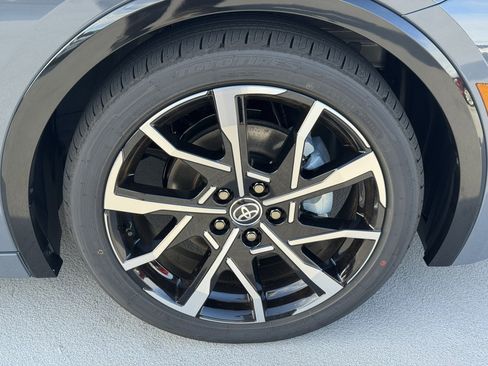 New 2026 Toyota Prius Plug-In Hybrid FWD image 15