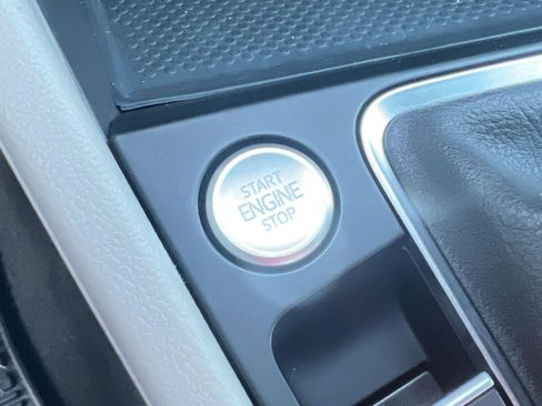 Certified 2022 Volkswagen Jetta SE image 25