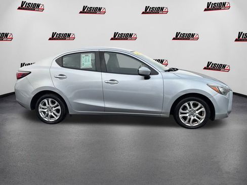 Used 2018 Toyota Yaris iA image 4