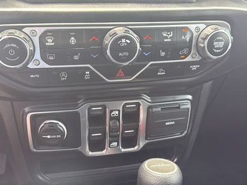 Used 2021 Jeep Gladiator Sport AWD/4WD image 19
