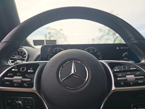 Used 2022 Mercedes-Benz GLB 250 4MATIC image 28