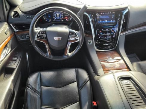 Used 2019 Cadillac Escalade ESV Premium Luxury image 12