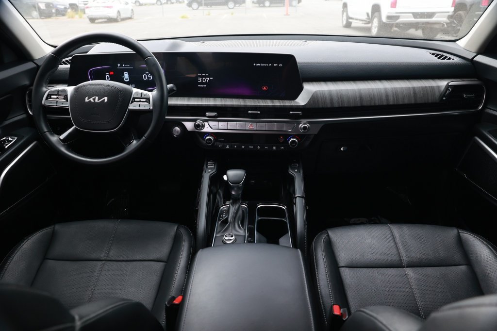 Used 2025 Kia Telluride EX w/ EX Captain's Chair Package FWD image 28