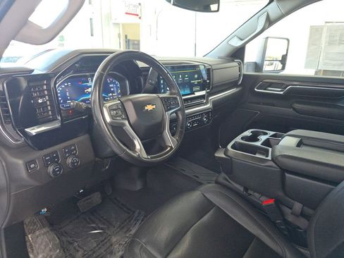 Used 2024 Chevrolet Silverado 2500 LTZ image 9