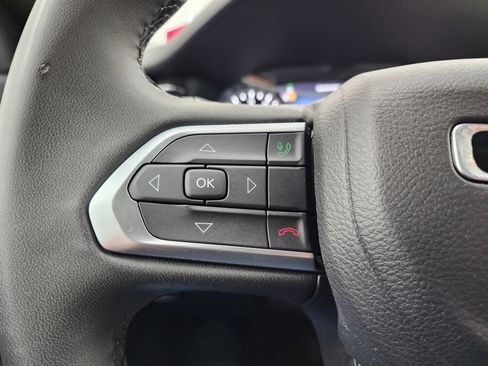 Used 2024 Jeep Compass Latitude image 18