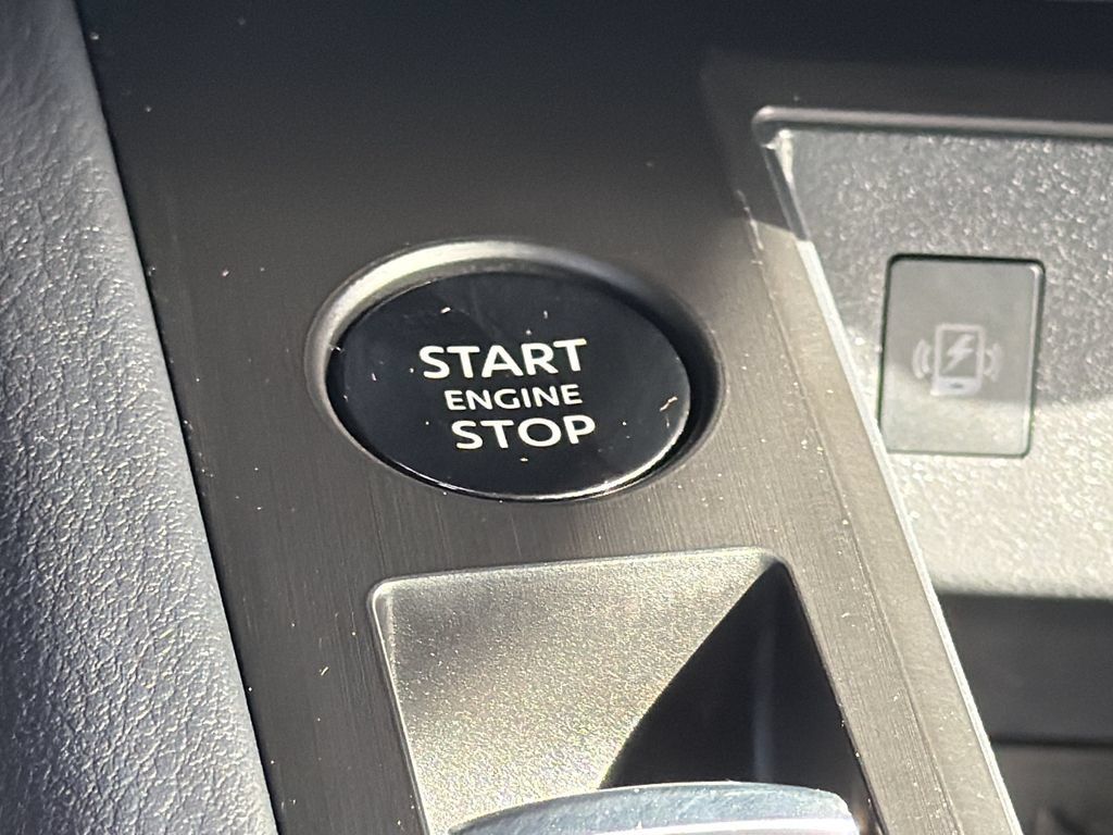 Used 2025 Nissan Kicks SV FWD image 7