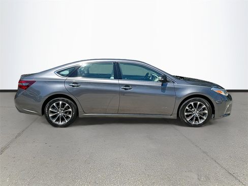 Used 2016 Toyota Avalon XLE Premium image 8