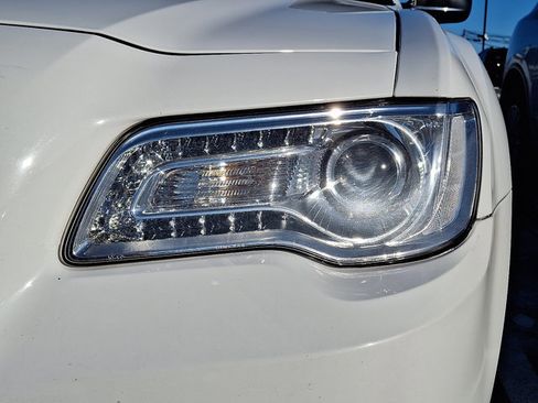 Used 2019 Chrysler 300 Limited image 8