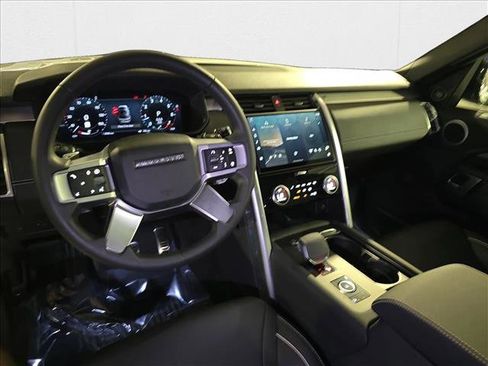 Certified 2024 Land Rover Discovery Dynamic SE image 13