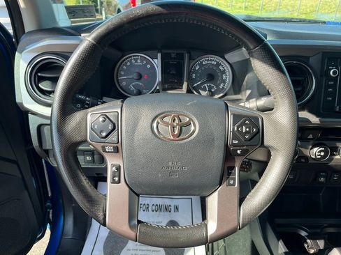 Used 2018 Toyota Tacoma SR5 image 13