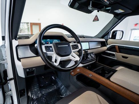 Used 2022 Land Rover Defender 90 X-Dynamic S image 36