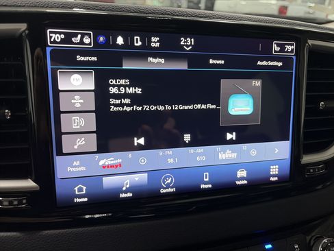 Used 2024 Chrysler Pacifica Touring-L FWD image 19