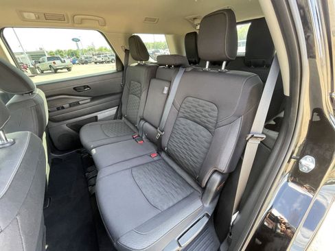 Used 2025 Nissan Pathfinder SV FWD image 32