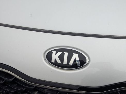 Used 2020 Kia Sportage LX image 11