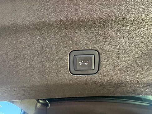 Used 2023 GMC Yukon SLT w/ SLT Luxury Package AWD/4WD image 21