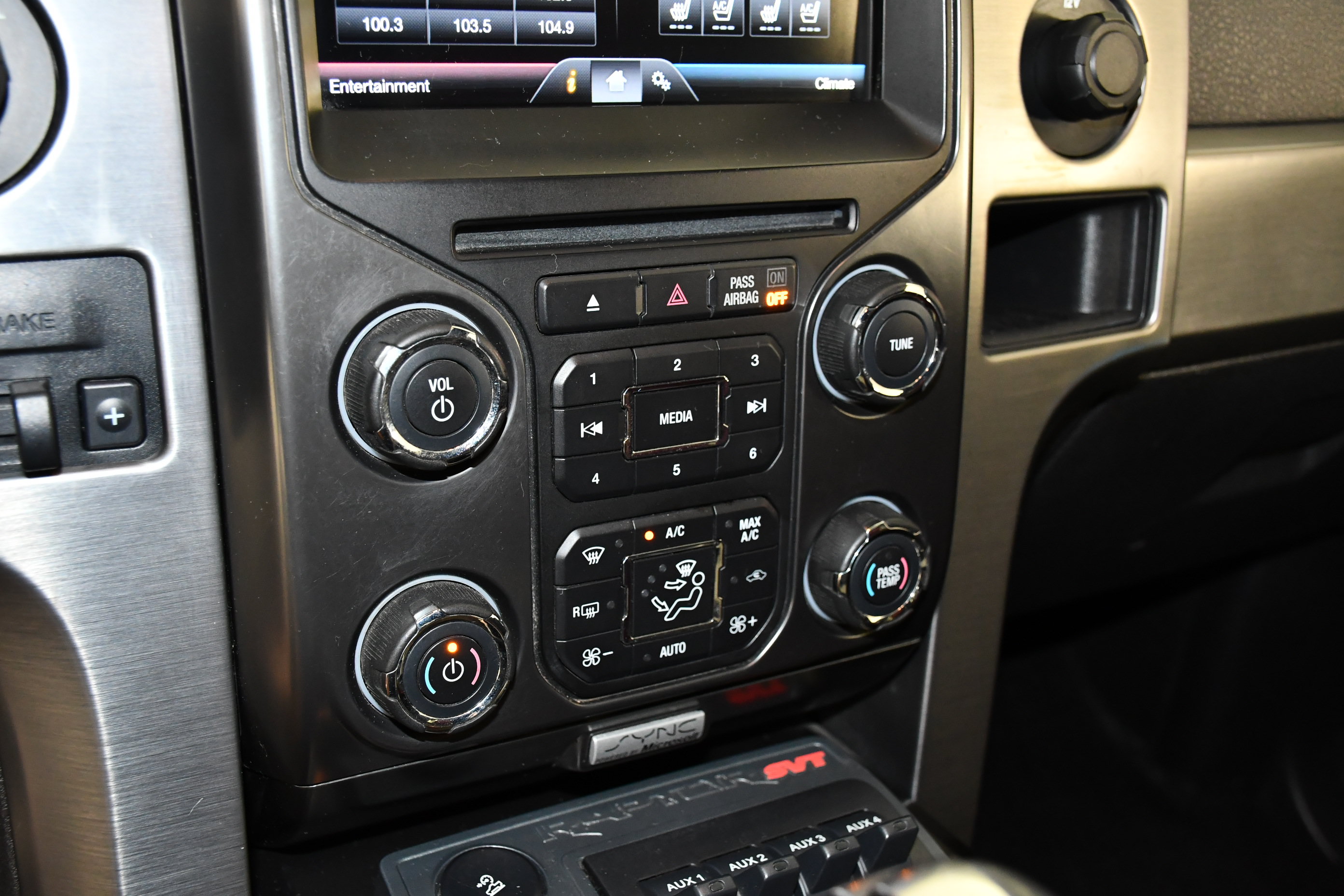 Used 2014 Ford F150 Raptor w/ Equipment Group 801A Luxury AWD/4WD image 32