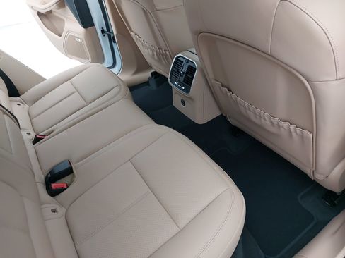 New 2026 Porsche Macan image 13