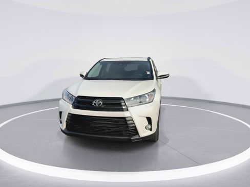 Certified 2017 Toyota Highlander SE image 3