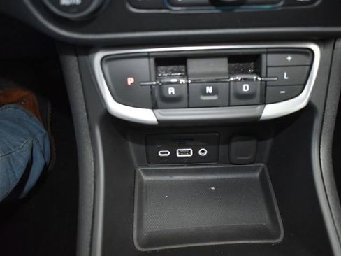 Used 2023 GMC Terrain SLT image 26