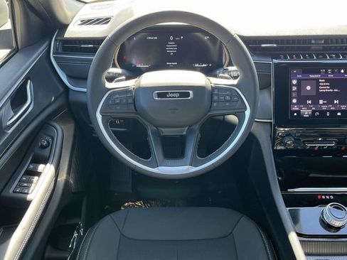 New 2025 Jeep Grand Cherokee L Laredo image 15