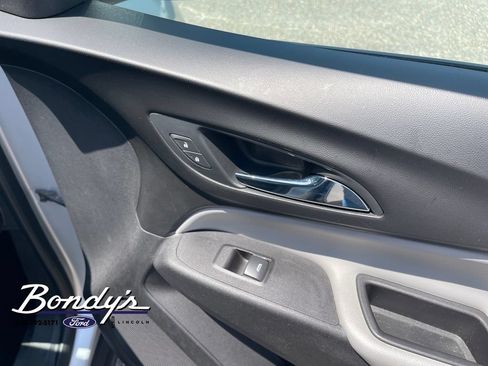 Used 2018 Chevrolet Equinox LT FWD image 20