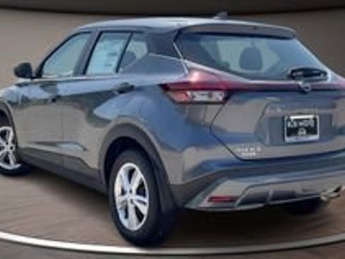 Certified 2025 Nissan Kicks Play S image 3